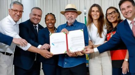 Presidente Lula sanciona lei que estabelece diretrizes permanentes para o desenvolvimento do futebol feminino