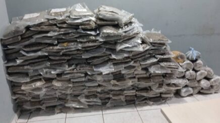 PRF apreende 200 quilos de maconha e prende três suspeitos na BR-364 em Porto Velho