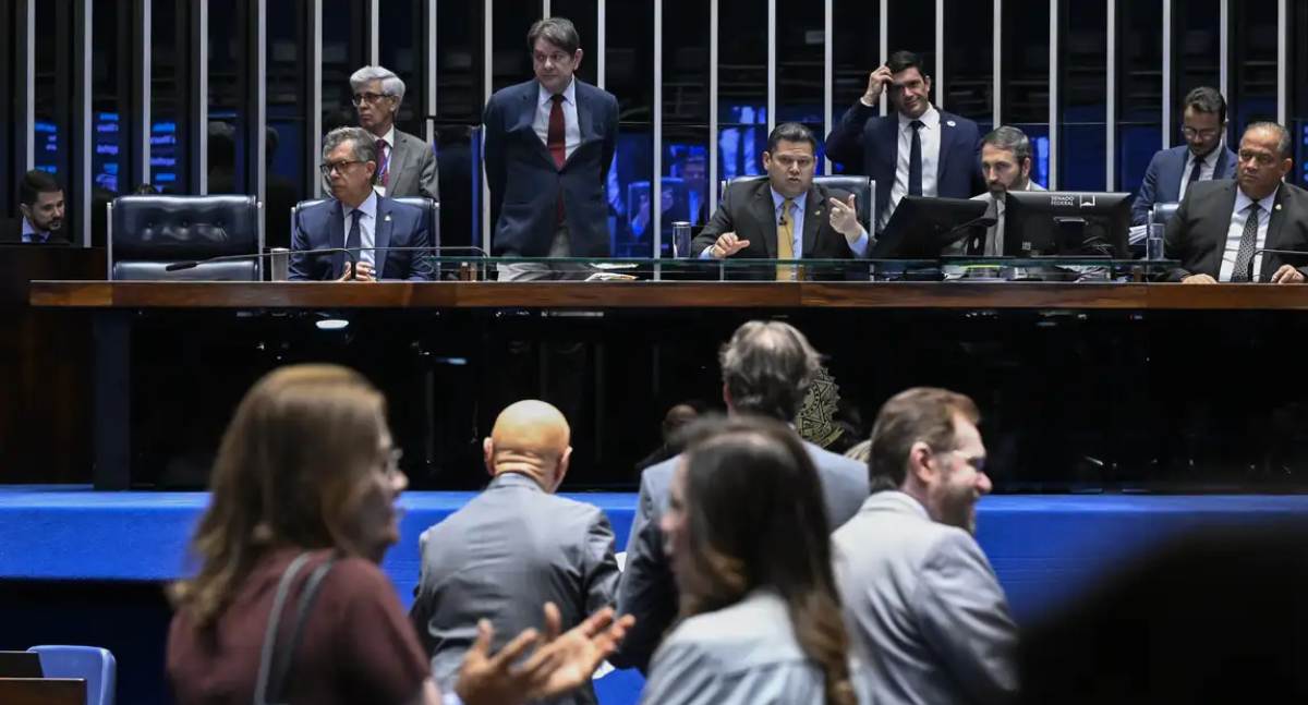 Senado Federal adia votação de PEC que acaba com a escala 6×1 para o período posterior ao processo eleitoral