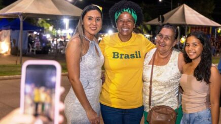 Sílvia Cristina reúne mulheres na capital