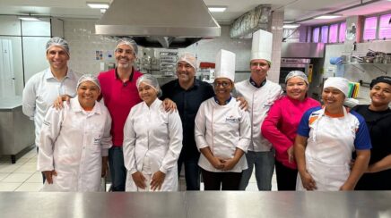 Sistema Fecomércio-RO, por meio do Senac, participa da produção do bolo de 112 metros do aniversário de Porto Velho