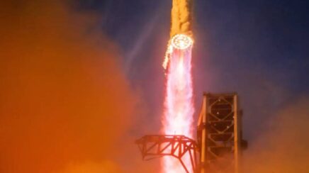Starship alcança órbita pela primeira vez em teste com satélites Starlink