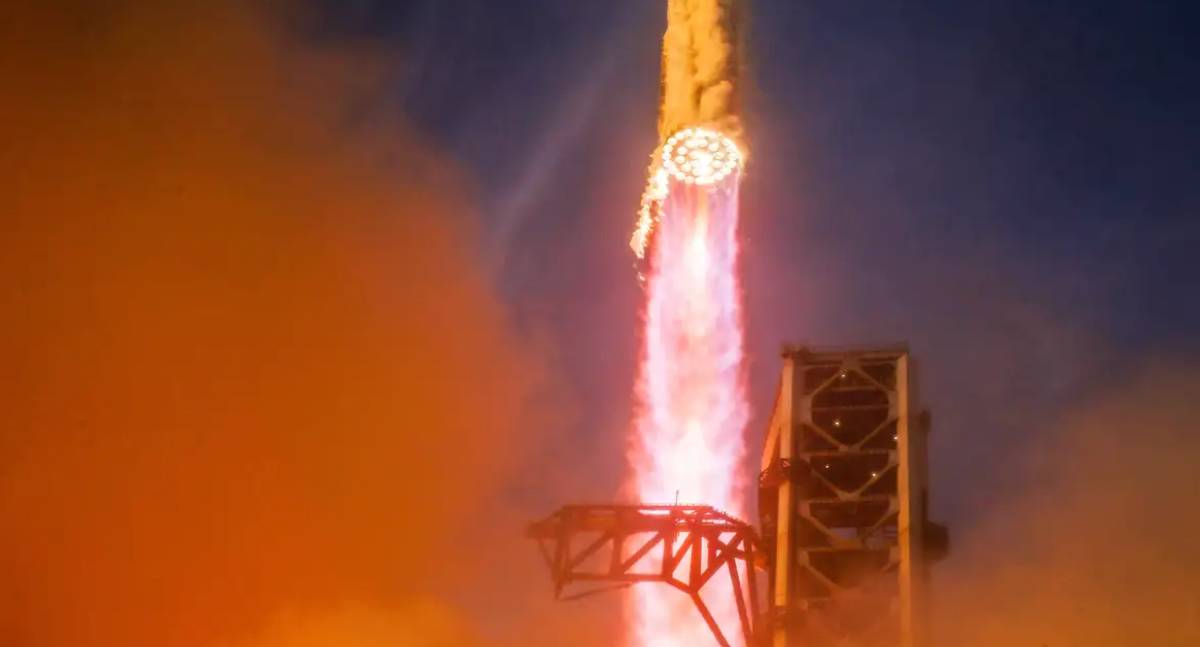 Starship alcança órbita pela primeira vez em teste com satélites Starlink