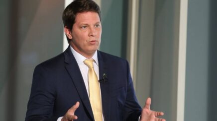 STF proíbe deputado Mario Frias de deixar o país e determina buscas em operação da Polícia Federal