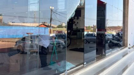 Três homens são presos após arrombamento e furto de motocicletas em concessionária na zona Leste de Capital