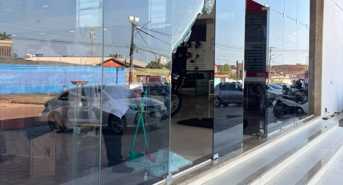 Três homens são presos após arrombamento e furto de motocicletas em concessionária na zona Leste de Capital