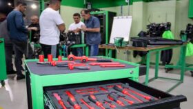 Veículos elétricos mudam o trabalho nas oficinas