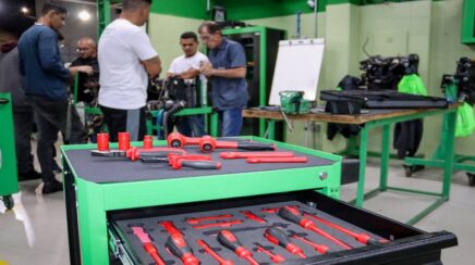 Veículos elétricos mudam o trabalho nas oficinas