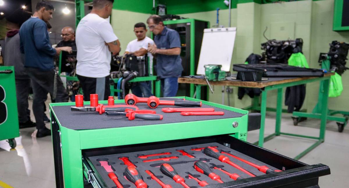 Veículos elétricos mudam o trabalho nas oficinas