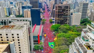 Ato por reeleição de Lula reúne apoiadores na Avenida Paulista