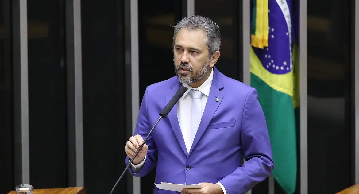 Elmano é reeleito governador do Ceará no 1º turno