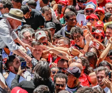 Lula recorrerá à Justiça contra suspensão do canal “Exército do Lula”
