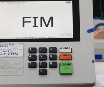 TSE registra 421 urnas substituídas nas primeiras horas de votação