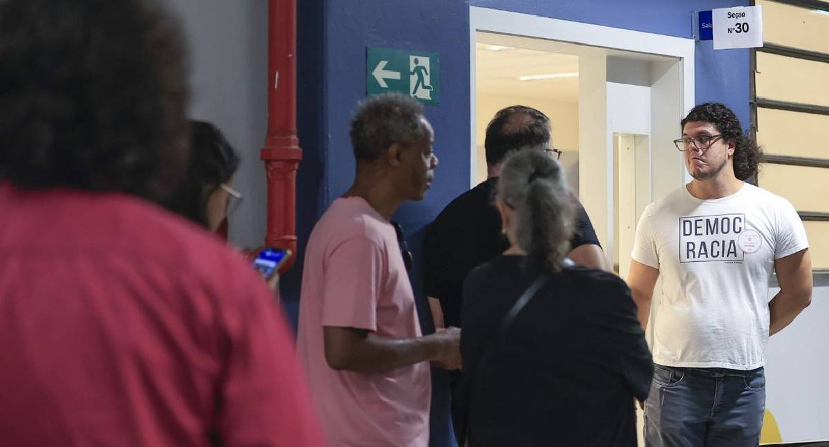 Eleitores têm até as 17h no horário de Brasília para votar nas Eleições 2026