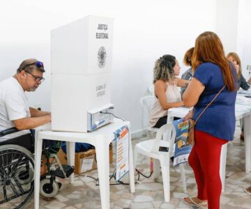 Eleições 2026 têm recorde de eleitores com deficiência, mas acessibilidade ainda enfrenta desafios