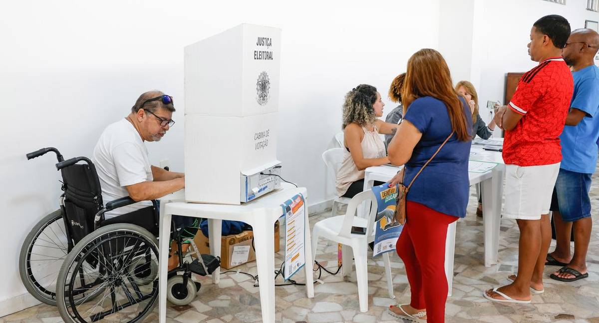Eleições 2026 têm recorde de eleitores com deficiência, mas acessibilidade ainda enfrenta desafios
