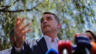 Flávio Bolsonaro muda estratégia na reta final da eleição
