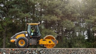 Volvo CE lança compactador SD120 para diferentes tipos de solo