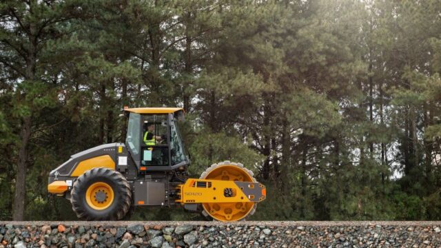 Volvo CE lança compactador SD120 para diferentes tipos de solo
