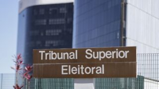 TSE barra anúncios de Lula contra Flávio sobre escala 6×1