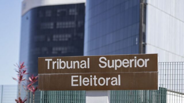 TSE barra anúncios de Lula contra Flávio sobre escala 6×1