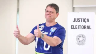 Tarcísio de Freitas é reeleito governador de São Paulo no 1º turno