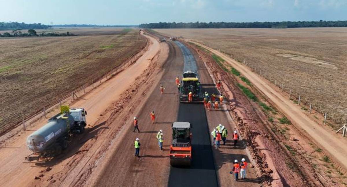 Acesso ao Porto Novo avança com pavimentação de 3 quilômetros e construção de pontes