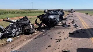Acidente grave entre veículos pesados deixa uma pessoa morta na BR-364