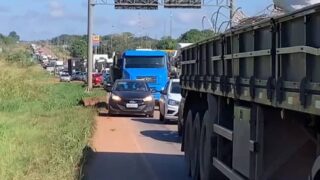 Acidente no km 200 da BR-364 deixa trânsito bloqueado em Pimenta Bueno