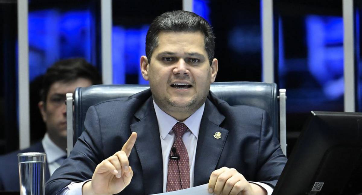 Alcolumbre anuncia calendário no Senado para votação da PEC que encerra escala 6×1
