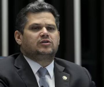 Alcolumbre mantém calendário, mas avanço da direita no Senado dificulta votação da PEC da escala 6×1