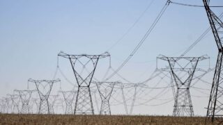Aneel determina plano especial de atendimento e reforço de equipes para garantir fornecimento de energia nas eleições