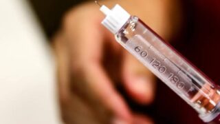 Anvisa proíbe venda de canetas emagrecedoras clandestinas e kits detox sem registro no país