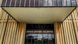 Banco Central aponta estabilidade no sistema financeiro, mas alerta para endividamento das famílias