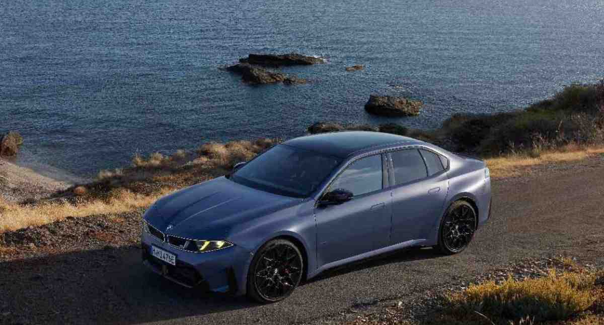 BMW Série 3 estreia versão elétrica com alcance de 911 quilômetros