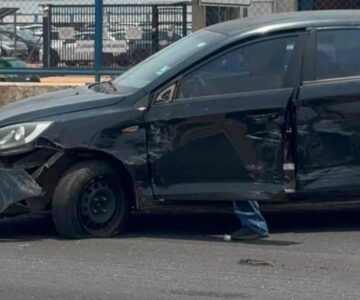 Caminhão arrasta carro após colisão na BR-364