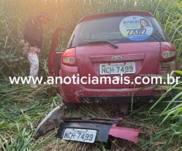 Capotamento de Ford Ka deixa três pessoas feridas na BR-364