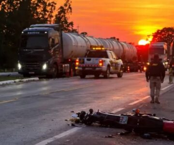 Colisão entre carreta e motocicleta resulta em morte na BR 364 em Rondônia