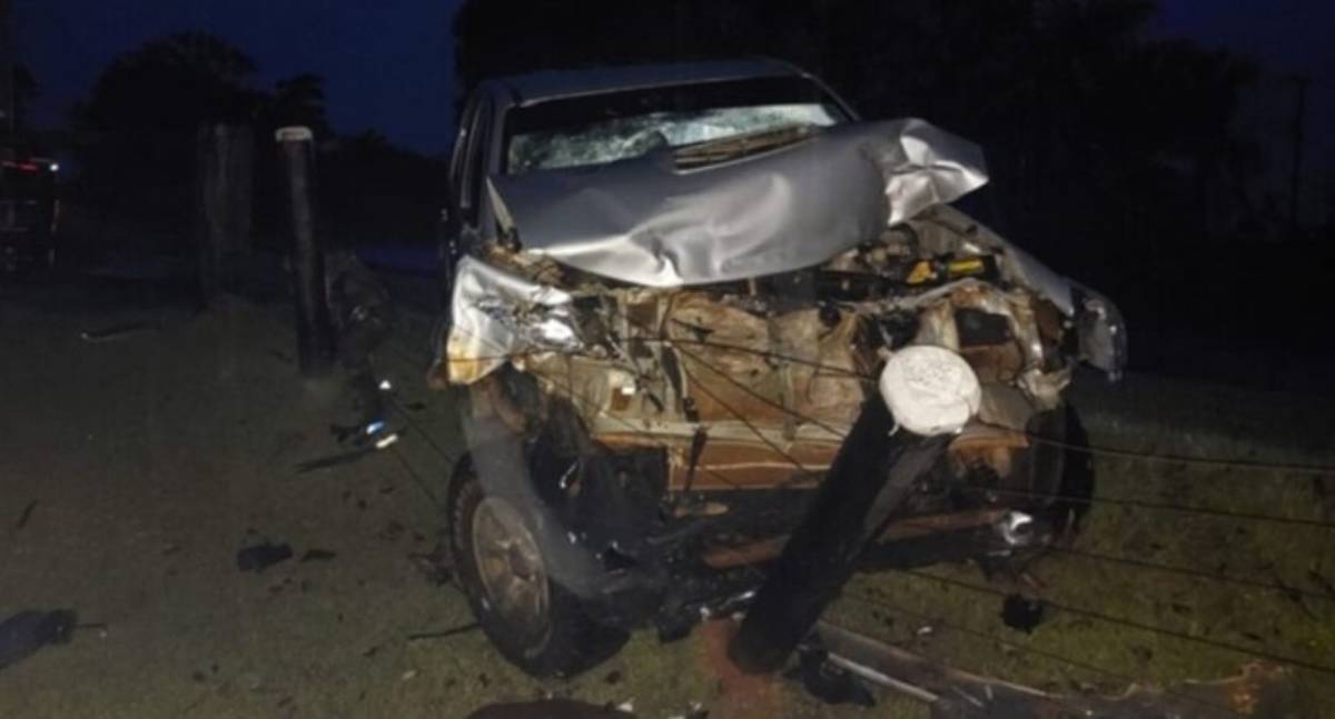Colisão entre duas caminhonetes deixa um ferido durante forte chuva na RO-463