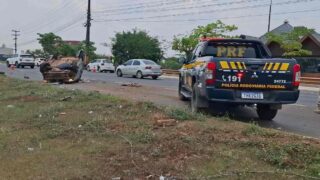 Colisão entre Polo e Palio deixa motorista em estado grave na BR-364