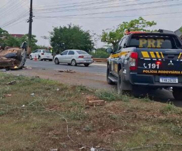Colisão entre Polo e Palio deixa motorista em estado grave na BR-364