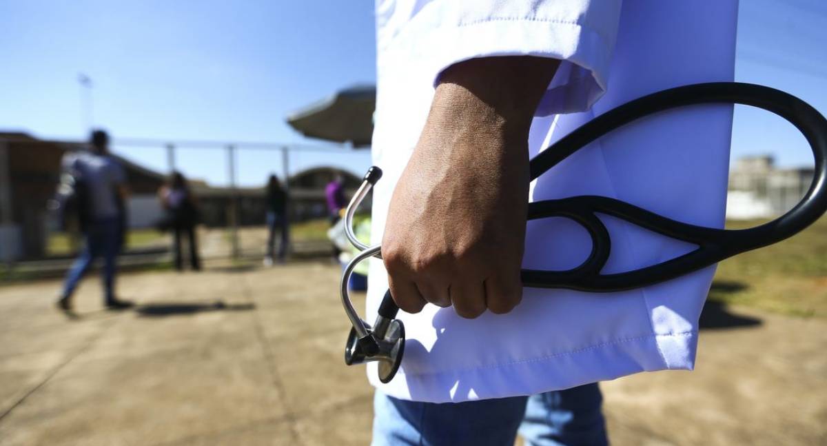 Congresso aprova MP que condiciona registro médico à aprovação no Enamed