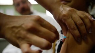 Consultas por lesões pré-cancerígenas no colo do útero caem 78% em adolescentes no SUS