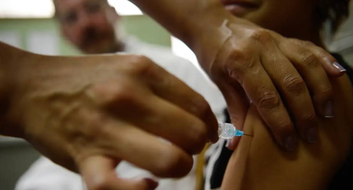 Consultas por lesões pré-cancerígenas no colo do útero caem 78% em adolescentes no SUS