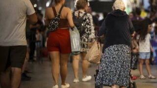 Corte de R$ 200 bilhões no orçamento inviabiliza proteção a benefícios sociais, apontam economistas