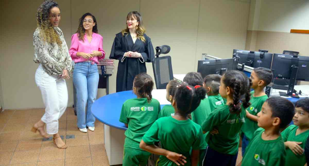 Criança de 5 anos conduz audiência simulada na Justiça do Trabalho em RO