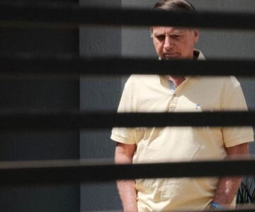 Defesa de Jair Bolsonaro pede ao STF liberação de visitas de Flávio Bolsonaro em prisão domiciliar