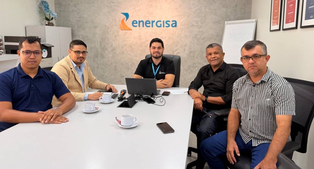 Deputado Pedro Fernandes articula energia elétrica para 120 famílias de assentamentos em Rio Crespo