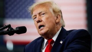 Donald Trump assina decreto que suspende novas sanções e tarifas contra a Rússia antes de entrarem em vigor