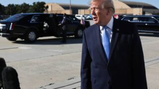 Donald Trump evita apoiar declaração de Flávio Bolsonaro sobre eleição no Brasil após concessão de visto nos EUA